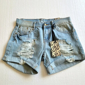 NWT Womens Juniors Klip Light Blue Jean Distressed Holes Shorts Size 7